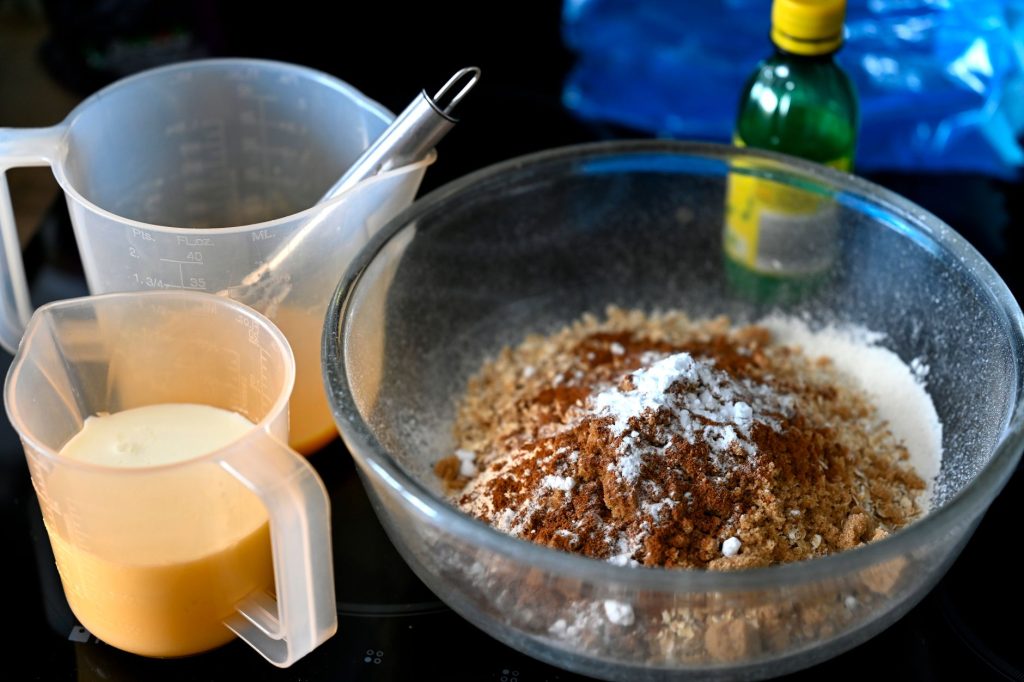 Сколько граммов в стакане: мука, сахар, крупы и другие продукты Гранована склянка з борошном поруч із цукром і крупами