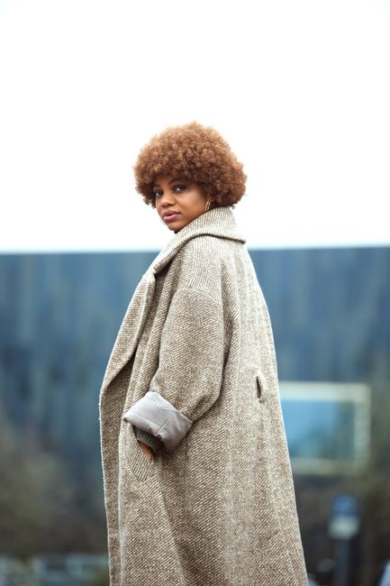 Тренди осені 2026: що носити і з чим поєднувати Oversized camel coat outfit for fall 2026 trends